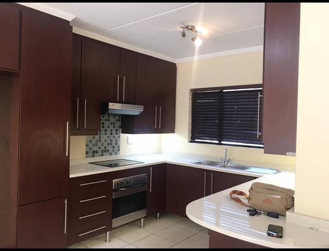 2 BEDROOM APARTMENT RENTED IN SUNNINGHILL